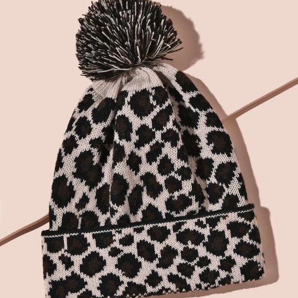HP💝Bundle of 3 leopard beanie with pom - Picture 2 of 4